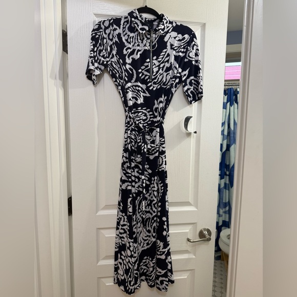 MSK Dresses & Skirts - MSK Elegant Blue and White Patterned Dress